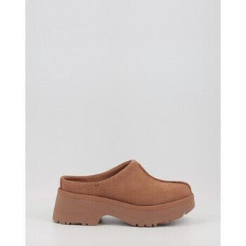 Slippers UGG SPRING COTTAGE CLOG