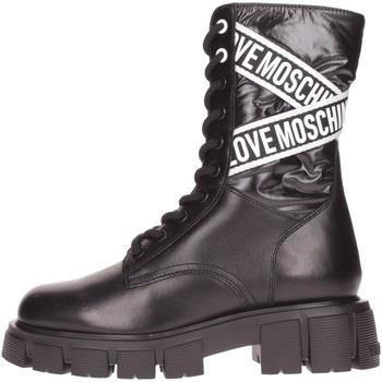 Boots Love Moschino -