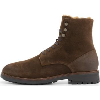 Boots Travelin' Hosio