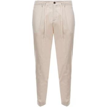 Pantalon Outfit Tenue pantalon chino blanc en tissu technique