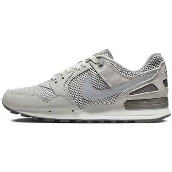 Baskets basses Nike PEGASUS 89