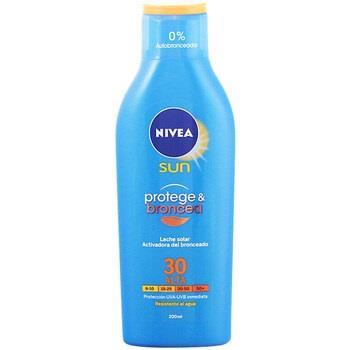 Protections solaires Nivea Sun Protege broncea Leche Spf30