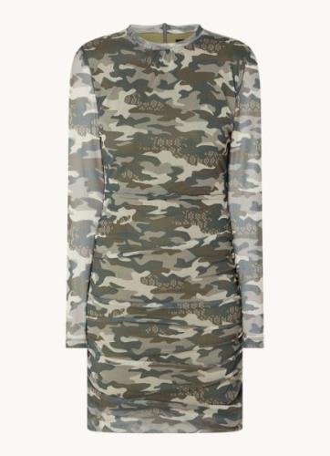 NIKKIE Amiens mini jurk van mesh met camouflageprint