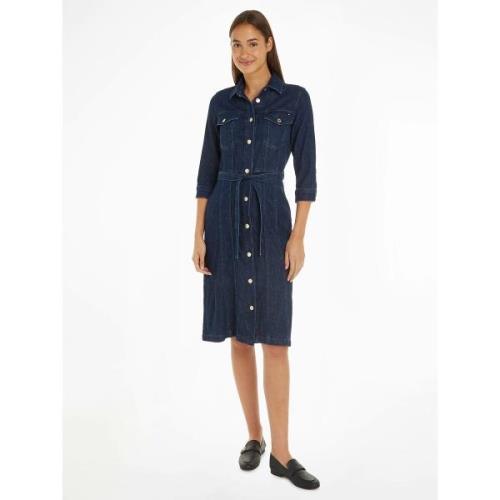 Robe en jean, manches courtes, longueur genou, bou