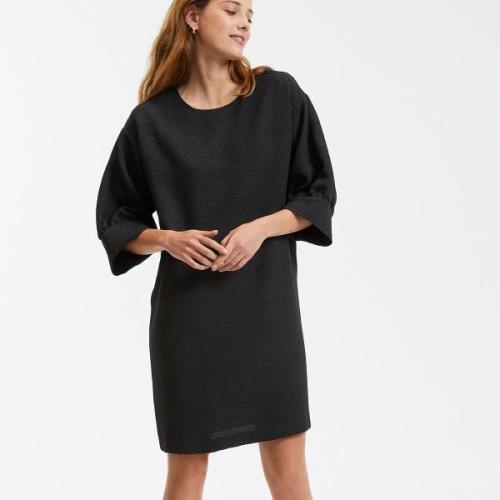 Robe droite courte, en jacquard reliéfé