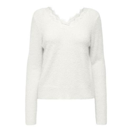 Pull en maille mousseuse, col V dentelle